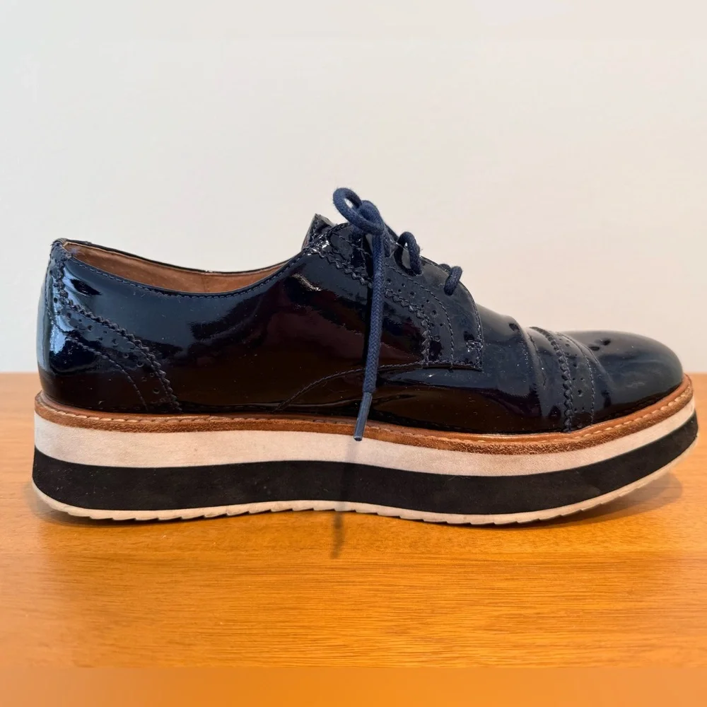 Halogen x Atlantic-Pacific Gabriela Flatform Derby in Navy and White